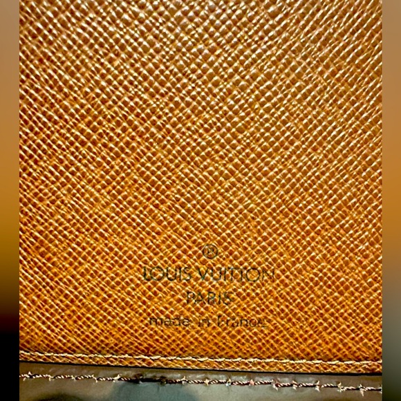 Used LV compact wallet
Authentic
Used but still lots of life in it - Picture 9 of 11